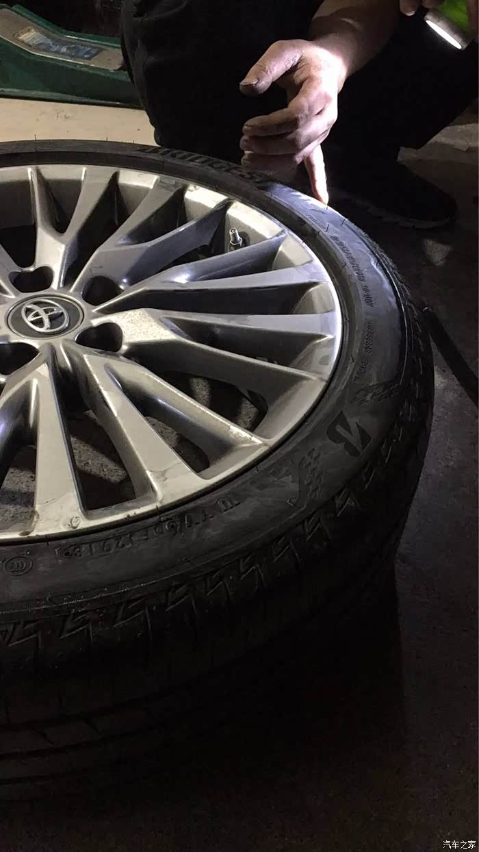谁换过八代凯美瑞轮胎,什么价位!