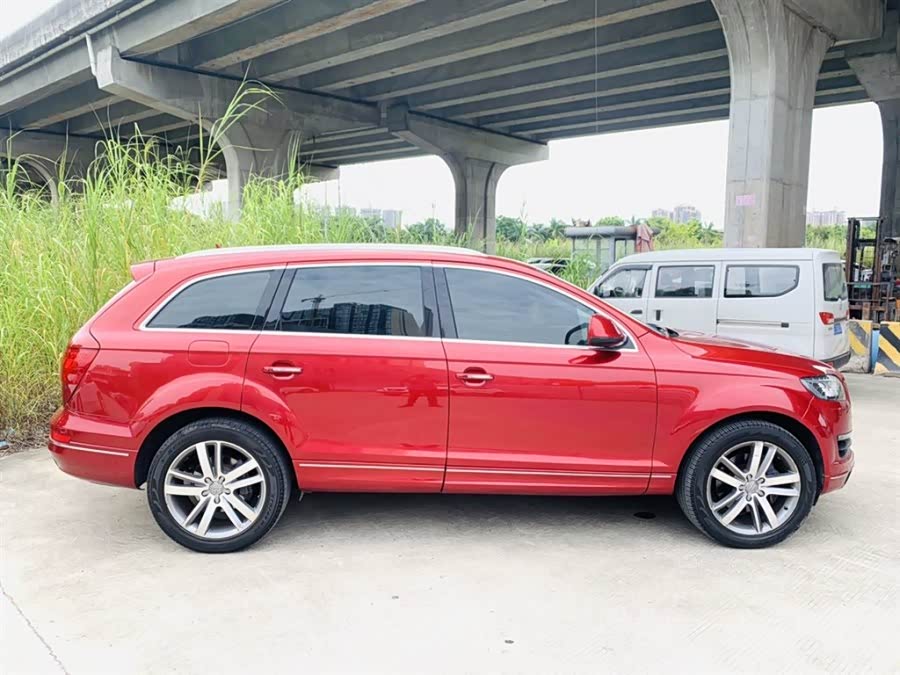 什么人才会选择红色的奥迪q7呢!