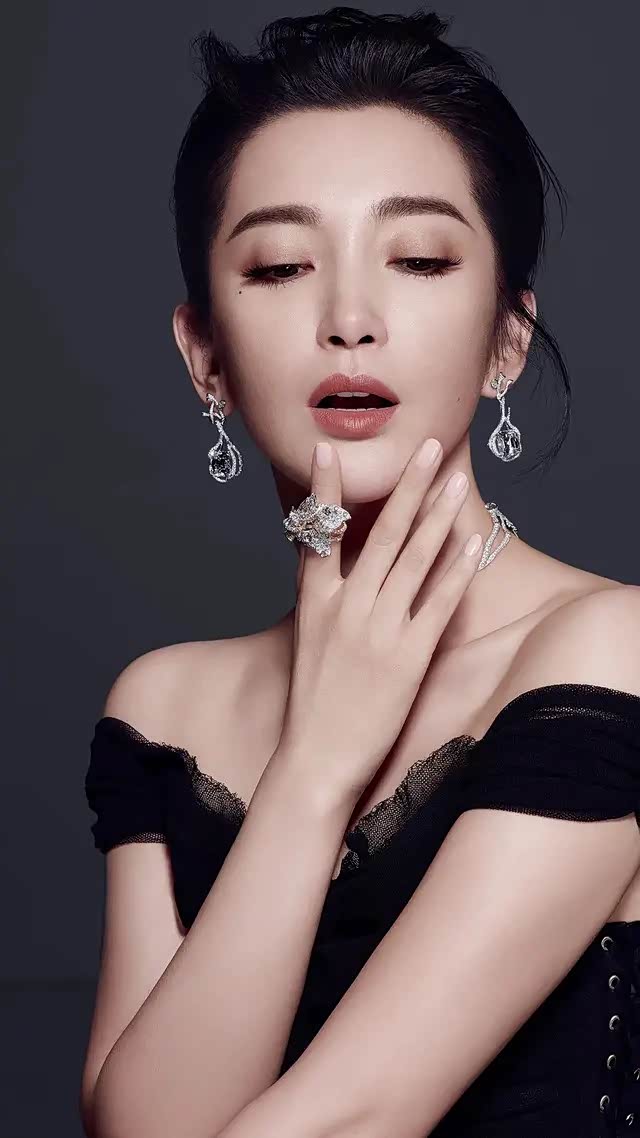 美女欣赏影视明星瓜子脸庞还是可以呀