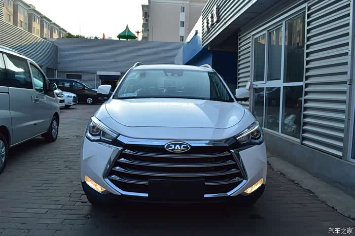 自驾宝丰汽车主题公园 偶遇大长腿美女---#瑞风s7超级版