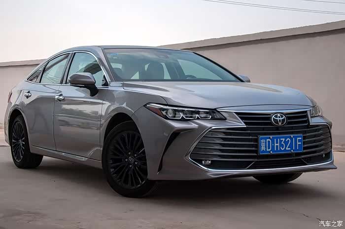 亚洲龙独有的大嘴造型前脸使其具有很高的独立高端外观感.