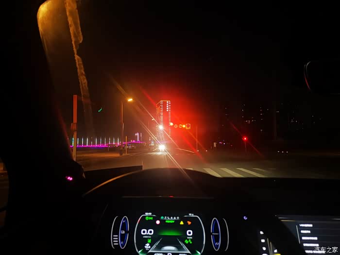 加班遇到的夜景有只夜猫出没