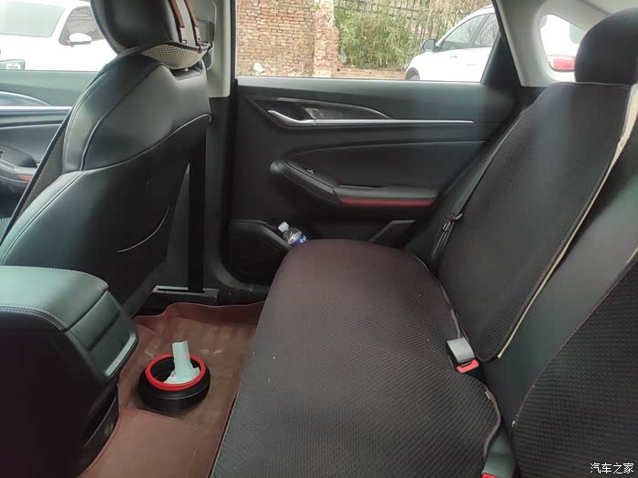 品鉴时尚漂亮的长安逸动plus