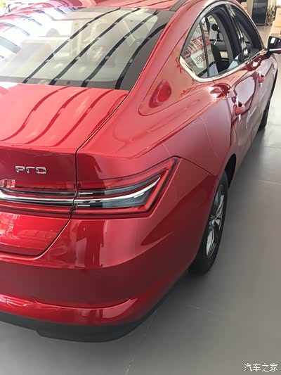 关注这款车很久了,今天到店一睹真颜,还不错,红色很亮丽