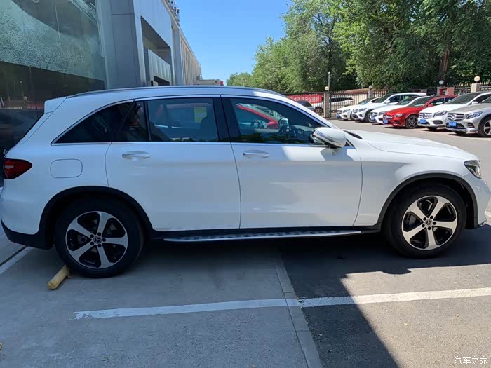 交作业白色glc260l豪华