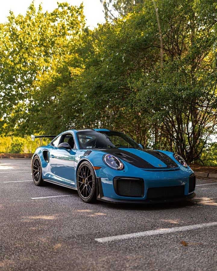 保时捷911gt2非常的经典漂亮的外观很喜欢