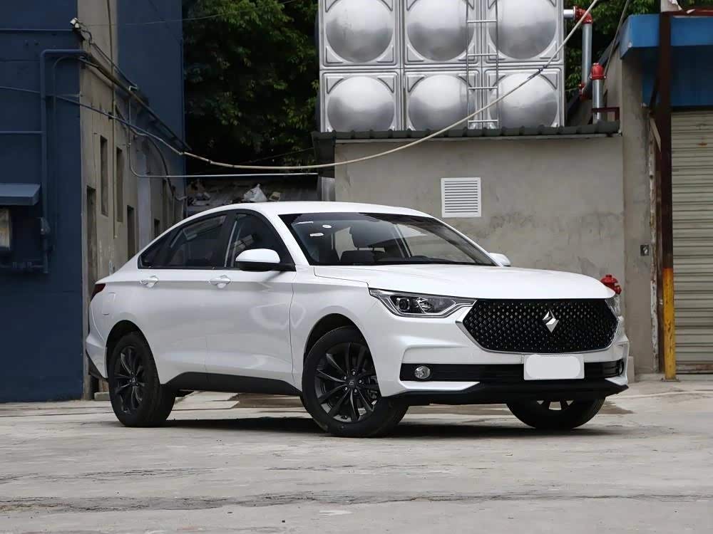 新宝骏rc6的车身为492518801580mm