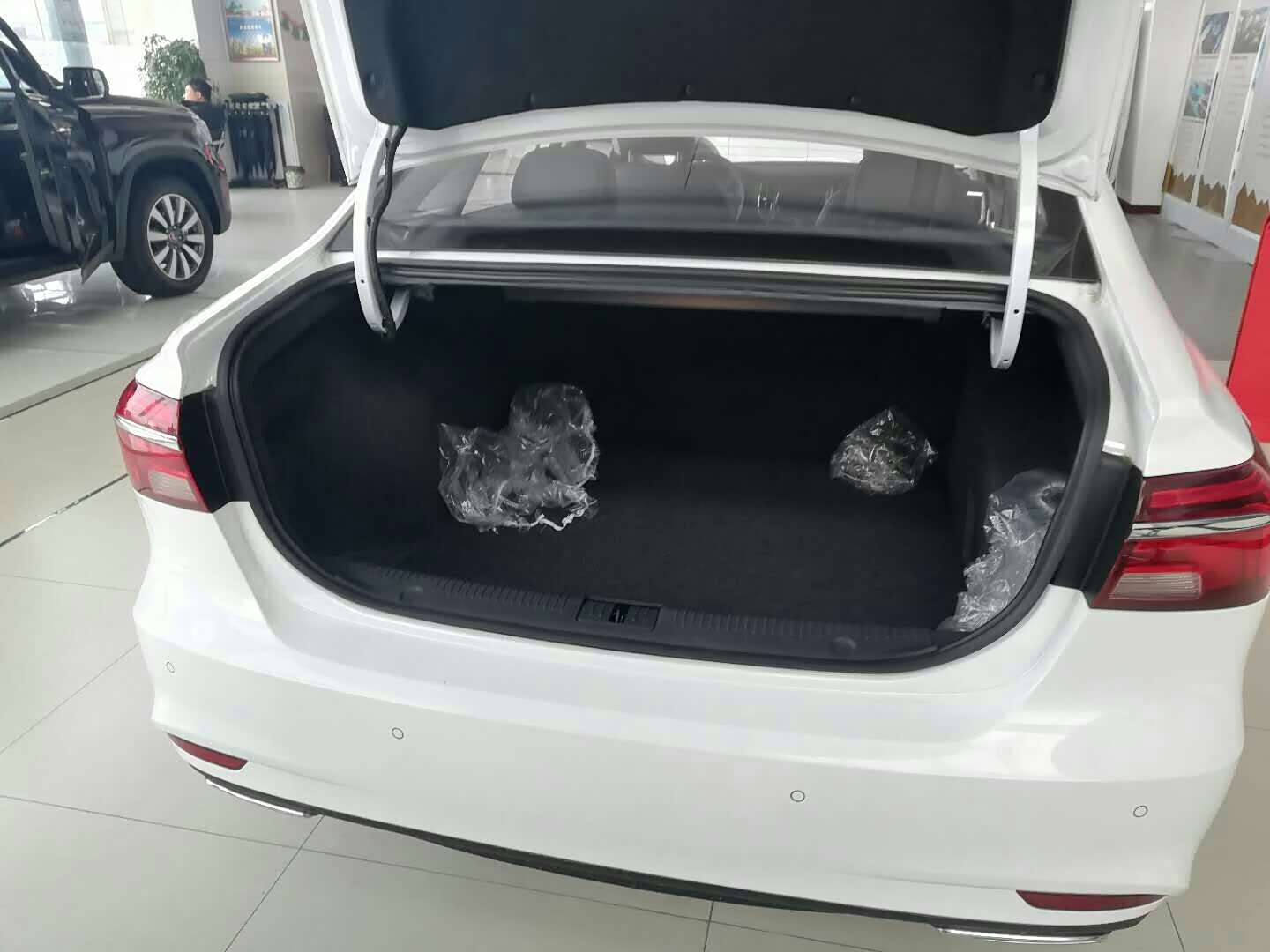 新年准备提车,看荣威i6!