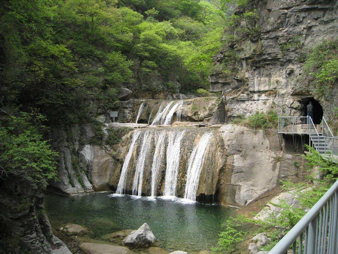 青龍峽,南鄰風光旖旎的雁棲湖,集成了田園風光,山川秀色