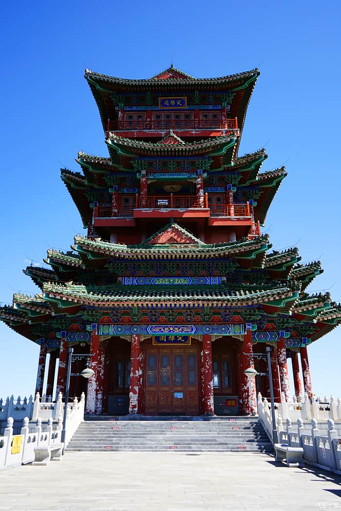 定都峰上定都阁见识不同视角的北京城