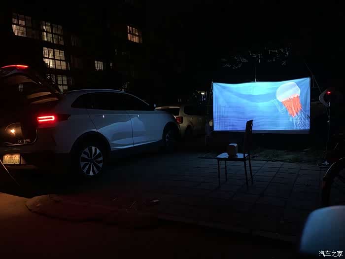 威马移动电影院80元逆变器搞定外放电