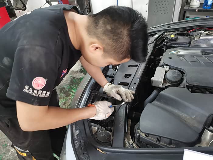 宝马5系更换水箱diy更换原厂防冻液冷却液