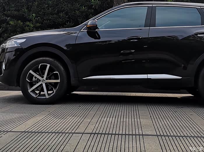 黑色车漆长时间暴晒的话会不会出现问题