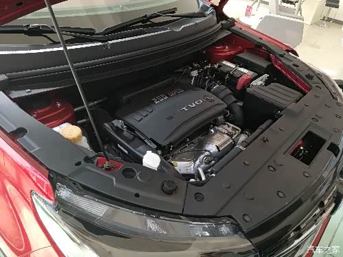 风行t5品鉴会『始于颜值,忠于品质』优科豪马18寸大脚 整洁的发动机舱