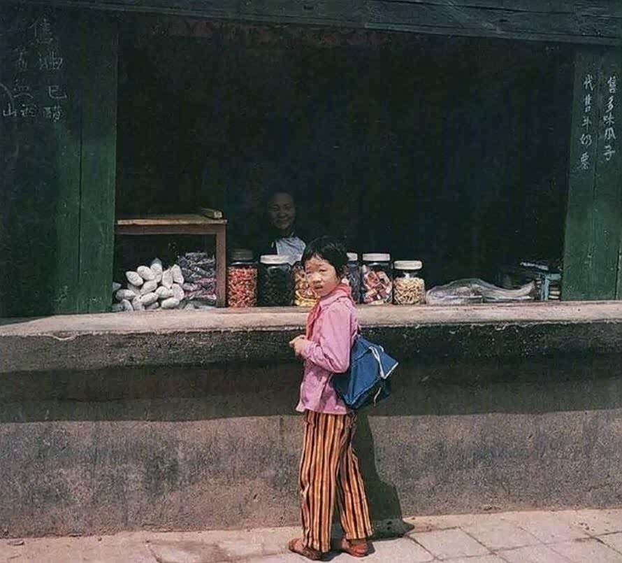 上世纪八十年代的中国儿童,没有手机电脑却有最纯真的笑脸