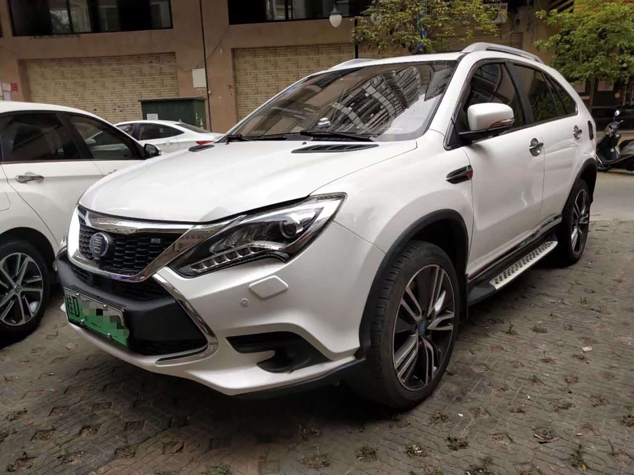 老款比亚迪唐依旧是那么的时尚霸气