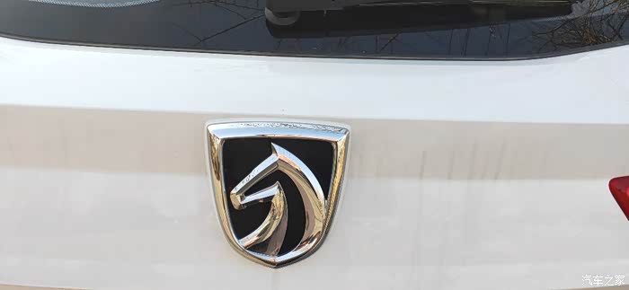 依旧是老宝骏的车标.