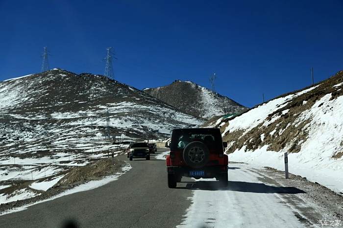 弱者群居强者独行开着霸道闯西藏雪地救援陷车刺激