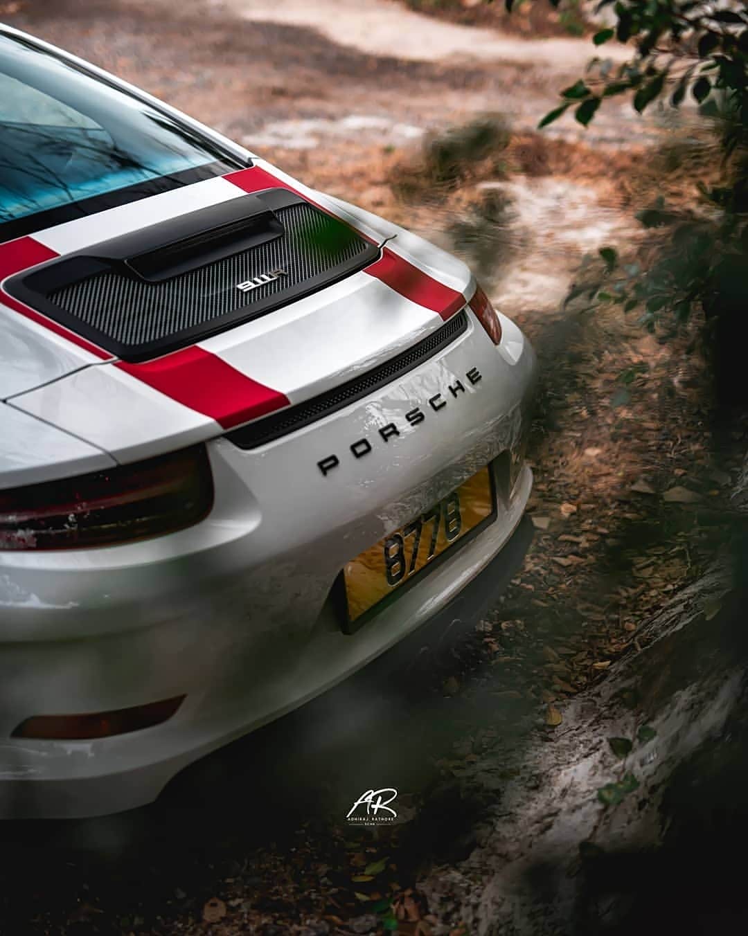 保时捷911r犬牙织纹千鸟格椅面