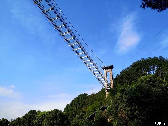 几片闲云浮岭脚八方游子恋山崖悠游衢州江郎山