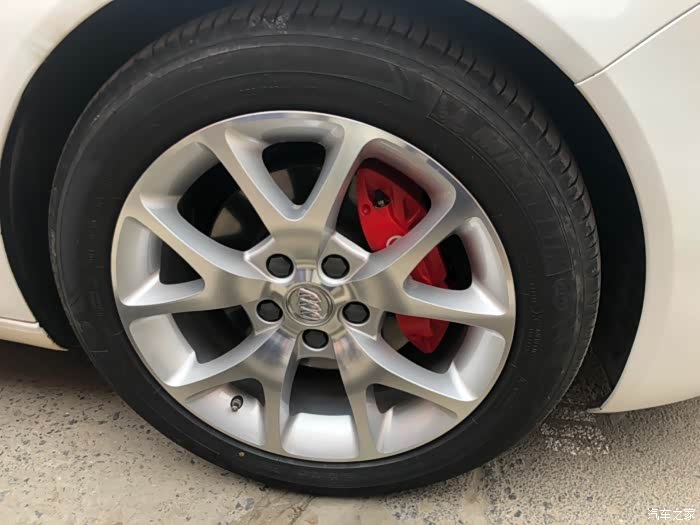 老人看过来……15款君威gs改布雷博卡钳问题