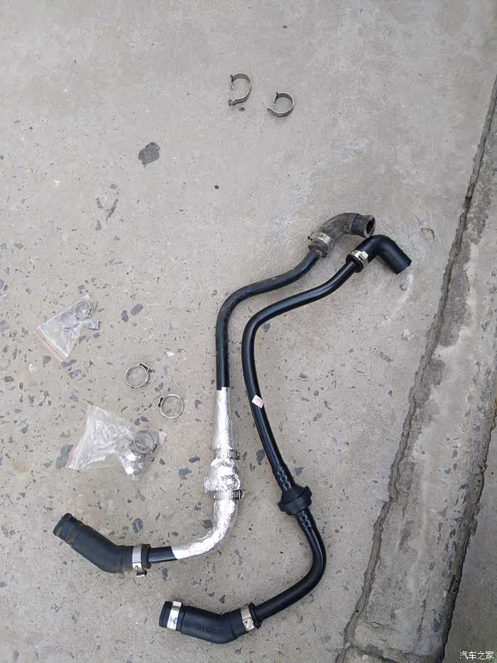 【图】刹车真空管有细裂缝,这个是该换了吗?