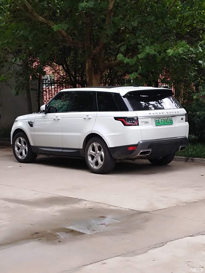 绿色牌照的揽胜