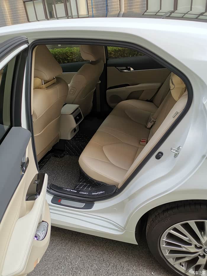 丰田八代凯美瑞白色车身米色内饰延迟半年的提车分享