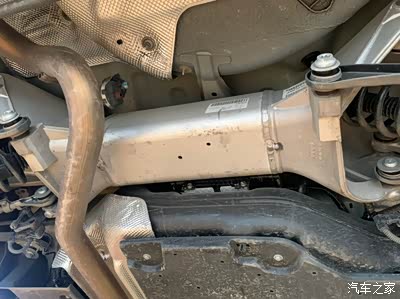 后悬挂横梁全貌