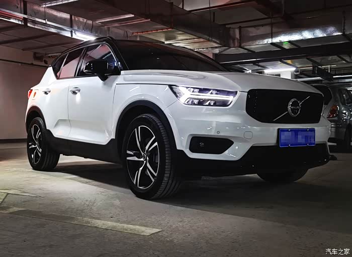 目测是全国沃尔沃保有量最大的高中,先来套四台xc40的地库合辑