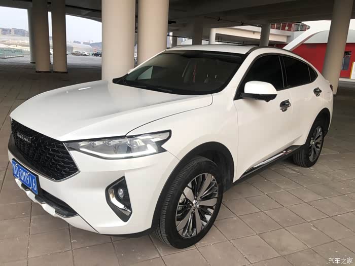 珍珠白的哈弗f7x在哪里都让人喜欢