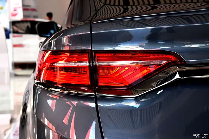 十万人试星越#轿跑suv新风尚,全方位体验吉利星越