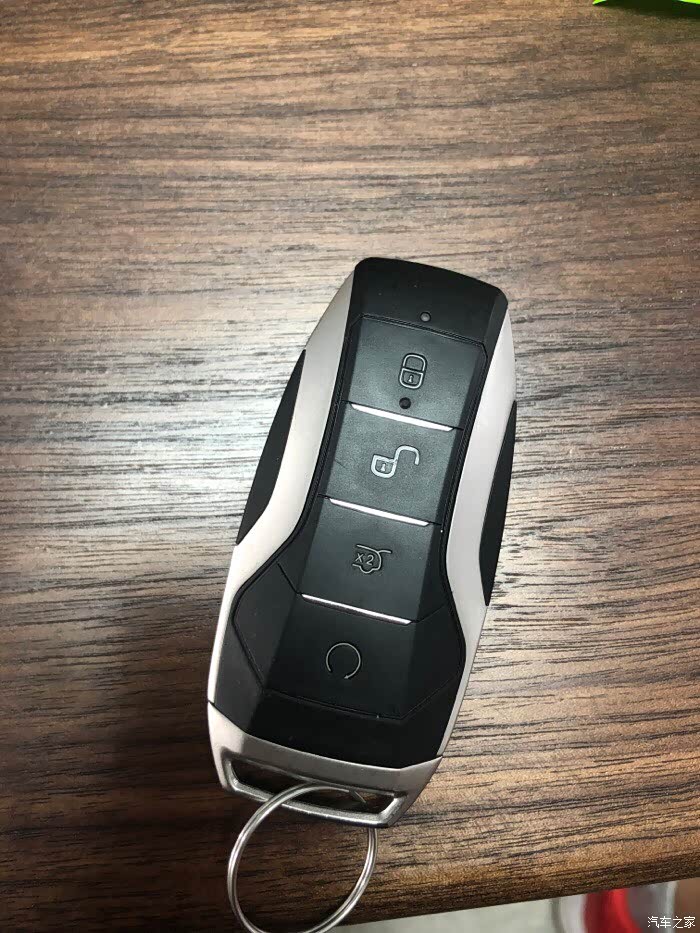 秦pro能源车钥匙4个键作用?