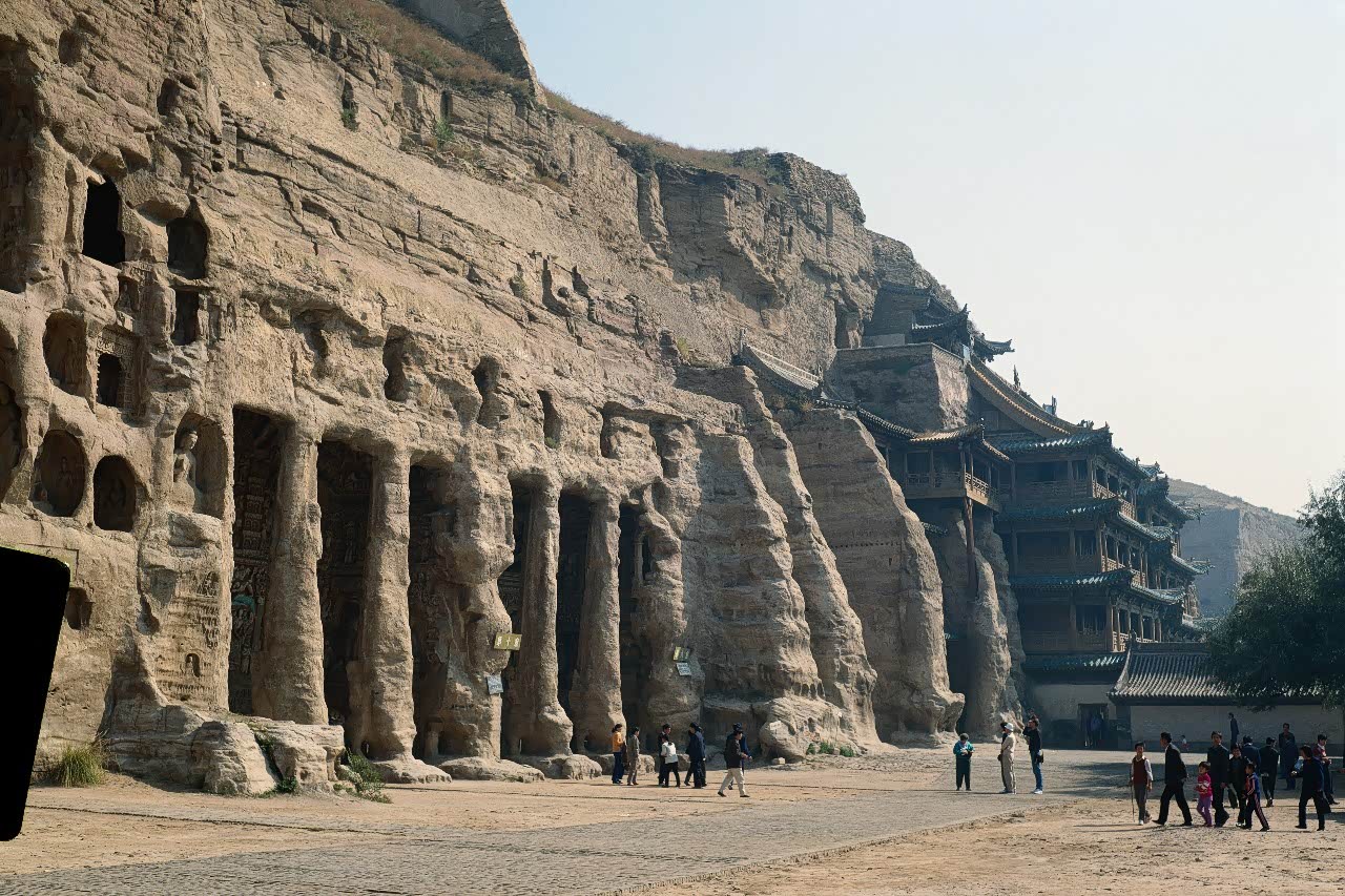 燕山雪花大如席纷纷吹落轩辕台