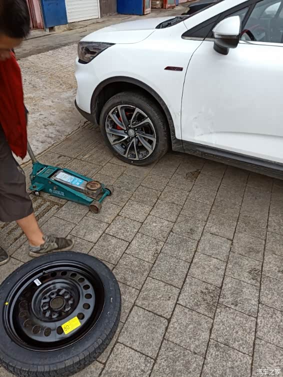 阜阳帝豪gs车友会---惊心疼的爆胎,换胎全过程