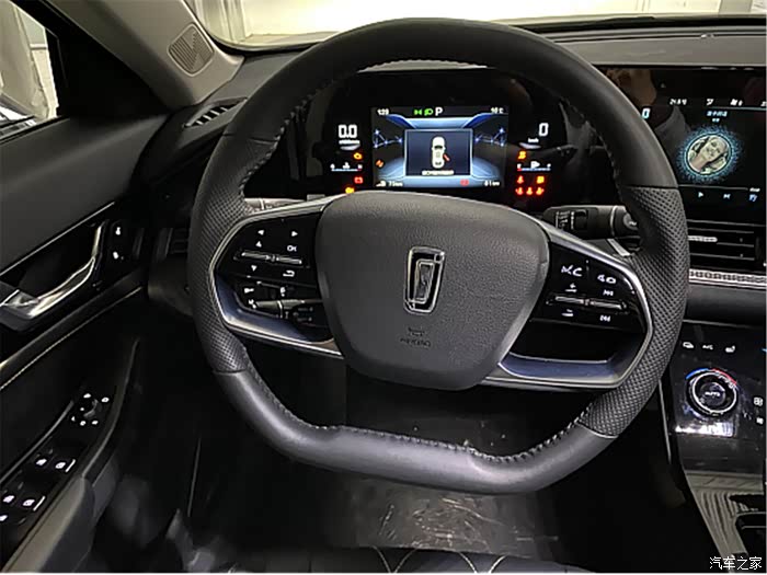 全新奔腾b70内饰的氛围灯效果还挺不错