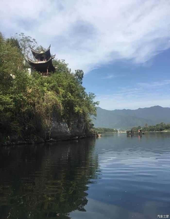 桃花潭水深千尺 不及汪伦送我情