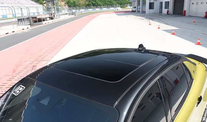 领克03的大天窗帅