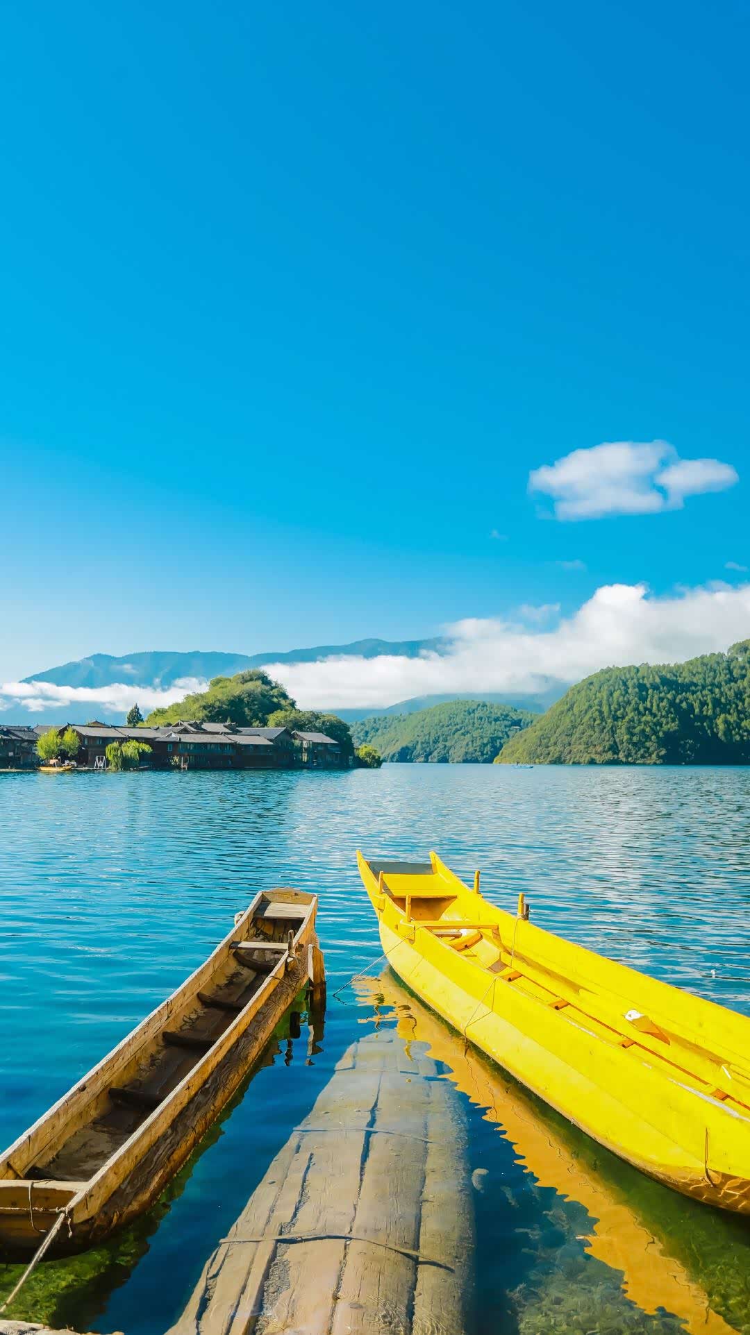 泸沽湖,那深深浅浅的蓝,飘飘荡荡的美,撼天动地,摄人心魄!