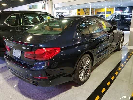 整体的外观内饰让大家看起来平行进口宝马5系还不如国产版的配置高档