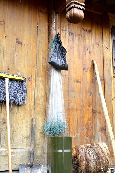 记得小时候,一到放暑假就拿着这种鱼网,天天泡在水库里,再见到它,甚是