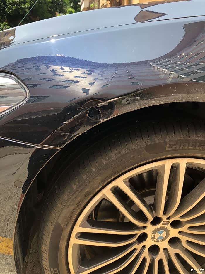 停在路边被蹭了想知道大约多少钱收复