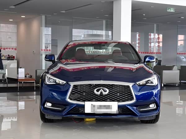 英菲尼迪q60,这么漂亮的颜色,配上外观十分的犀利
