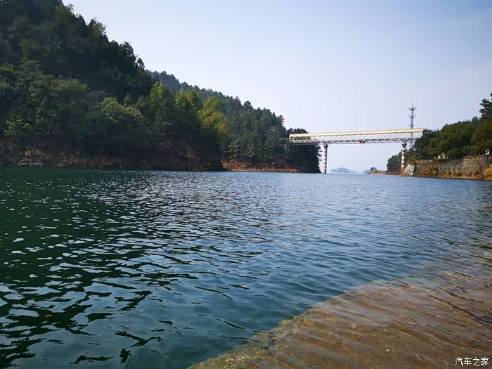 驾唐dm游三潭岛湖边戏水其乐融融