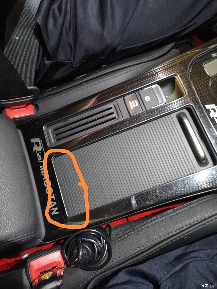 【图】身份证掉到扶手箱推拉的那个缝隙里了,怎么办,急急急_迈腾论坛