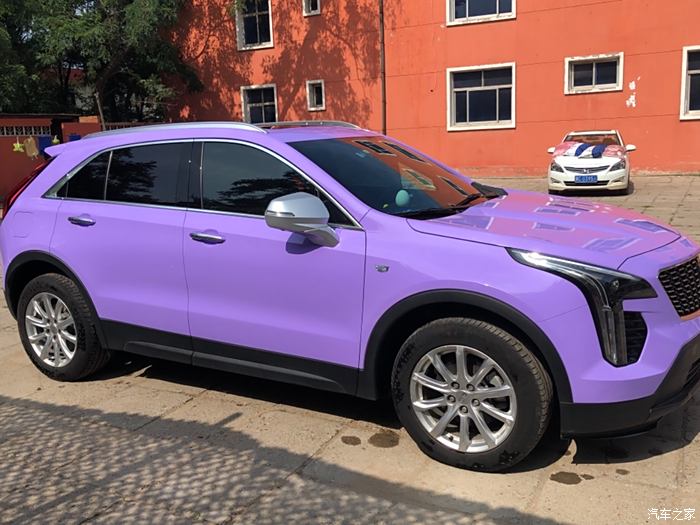 凯迪拉克紫色轿车图片图片