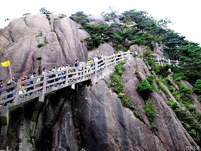 登黃山天都峰