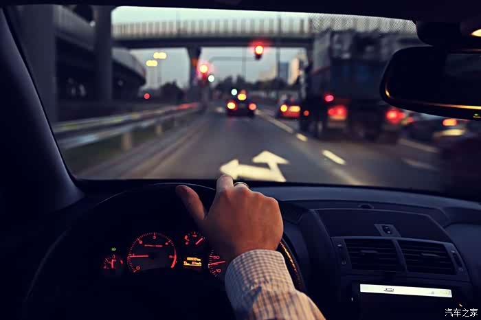 晚上开车危险多!夜间安全行车的10大经验,看完再也不怕走夜路