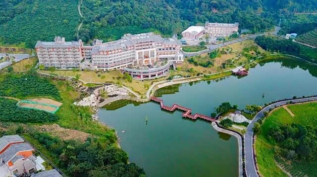 被称为翔顺龙山酒店后花园的龙潭湖禅源湖芦溪芳甸