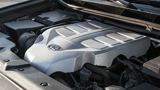 加入了雷克萨斯豪华精致的内饰整体就完全偏向城市的风格